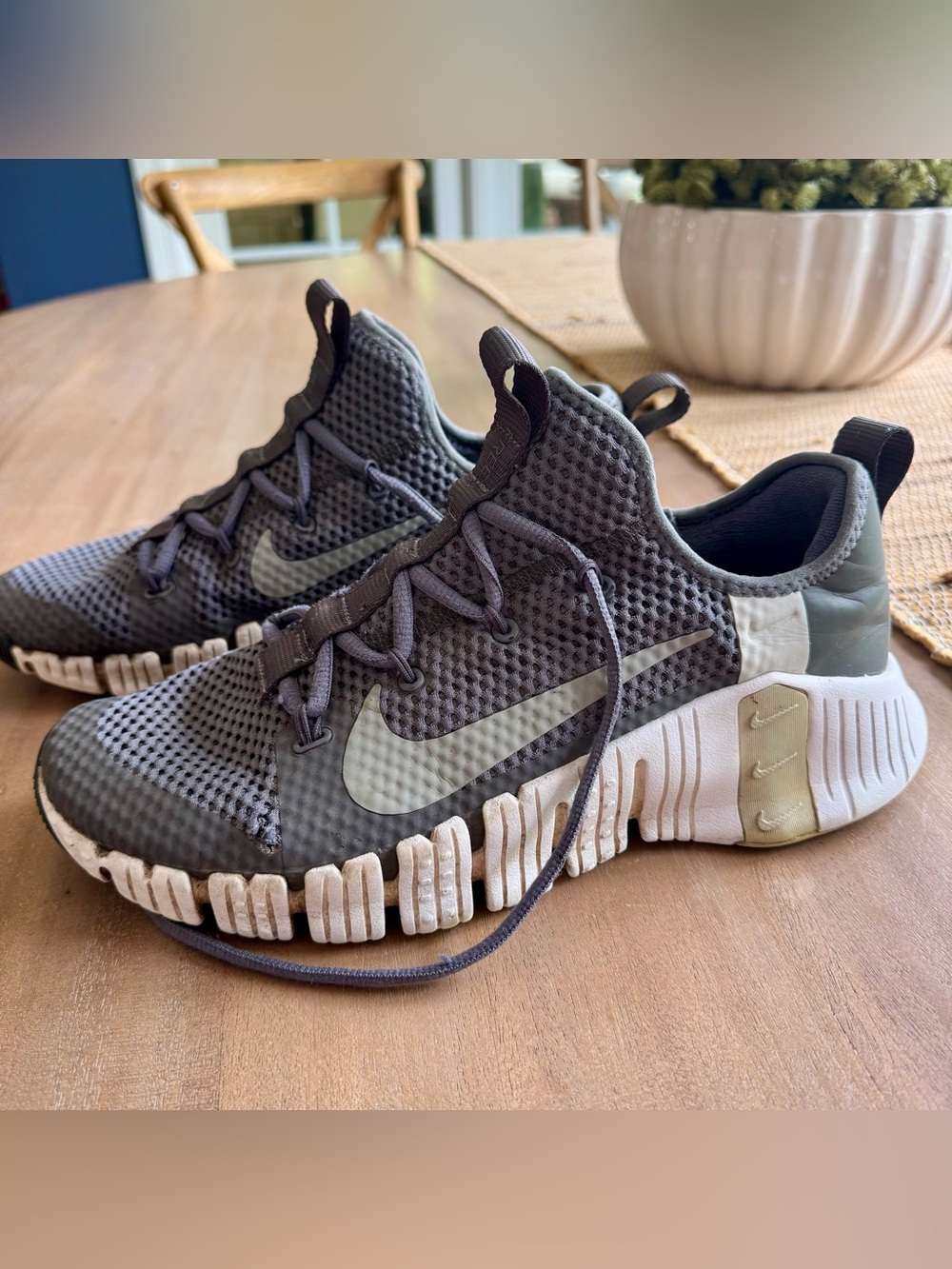 Nike Mens dark Gray and White metcon 7  training shoes